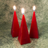 Piramis rusztikus gyertya * piros * 25 cm